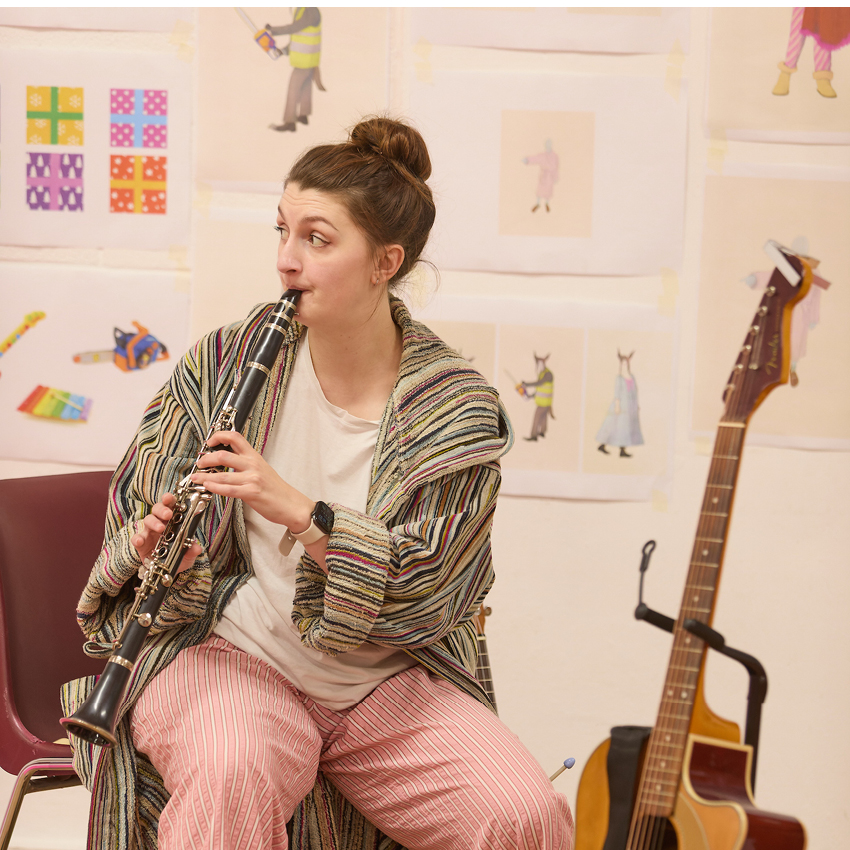 Actor Mari Fflur in rehearsals. 